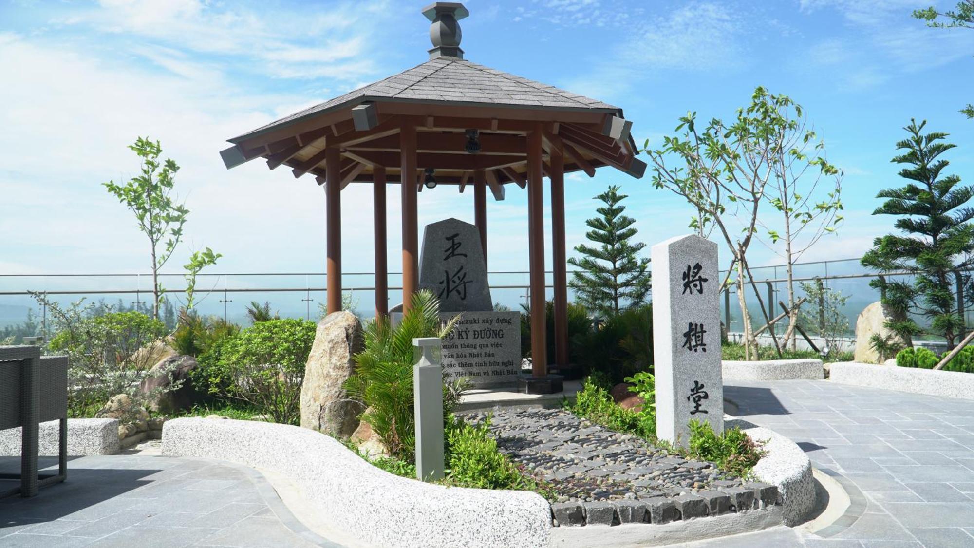 - Mikazuki Japanese & Station touristique